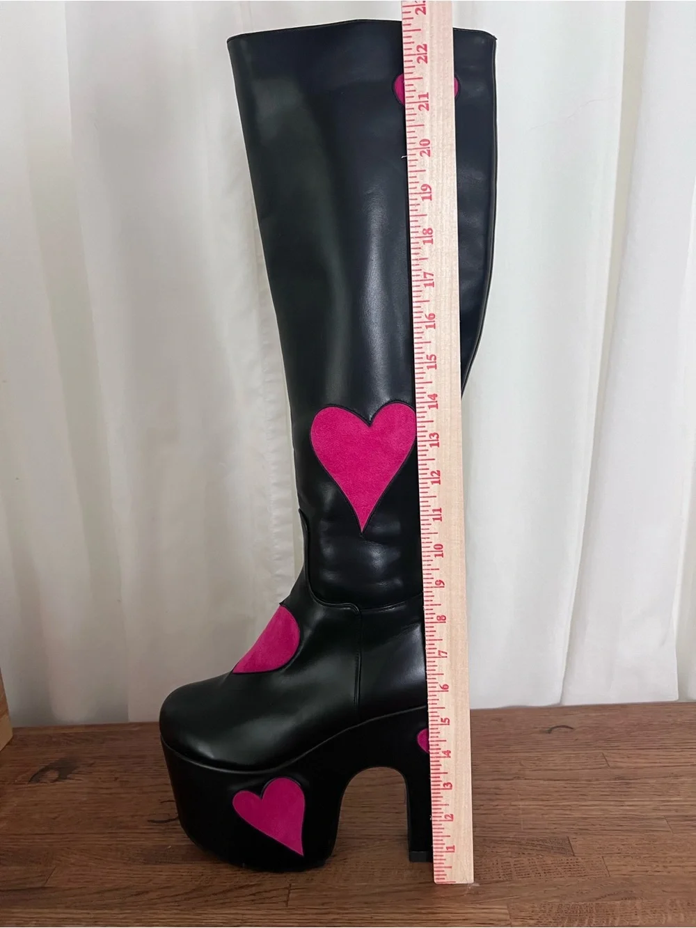 La Moda statement knee